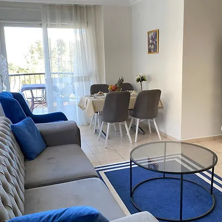 Zerrin Hanim - 1 Minute From Kleopatra Beach ألانيا