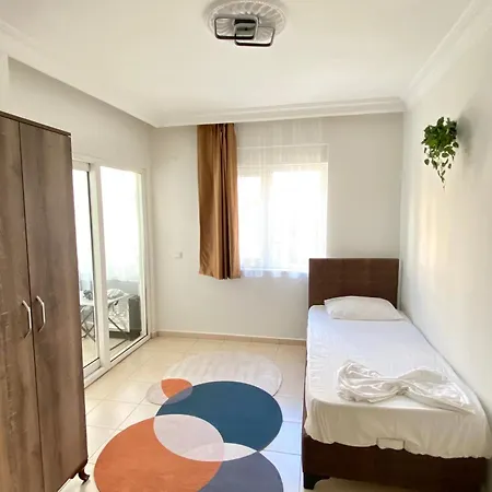Zerrin Hanim - 1 Minute From Kleopatra Beach * ألانيا