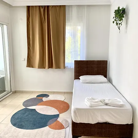 Zerrin Hanim - 1 Minute From Kleopatra Beach * ألانيا